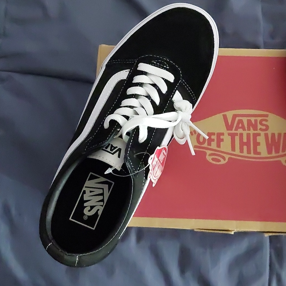 Men's Vans Suede Ward Sneakers (Size 8)